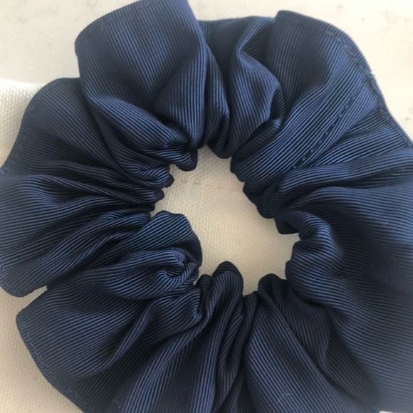 Emme Parsons Grosgrain Navy scrunchie - Picture 2 of 4
